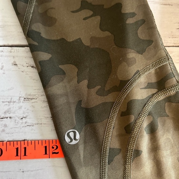 Lululemon Run Inspire Crop |I Legging Savasana Camo
Fatigue Green Size 4 - Picture 5 of 9